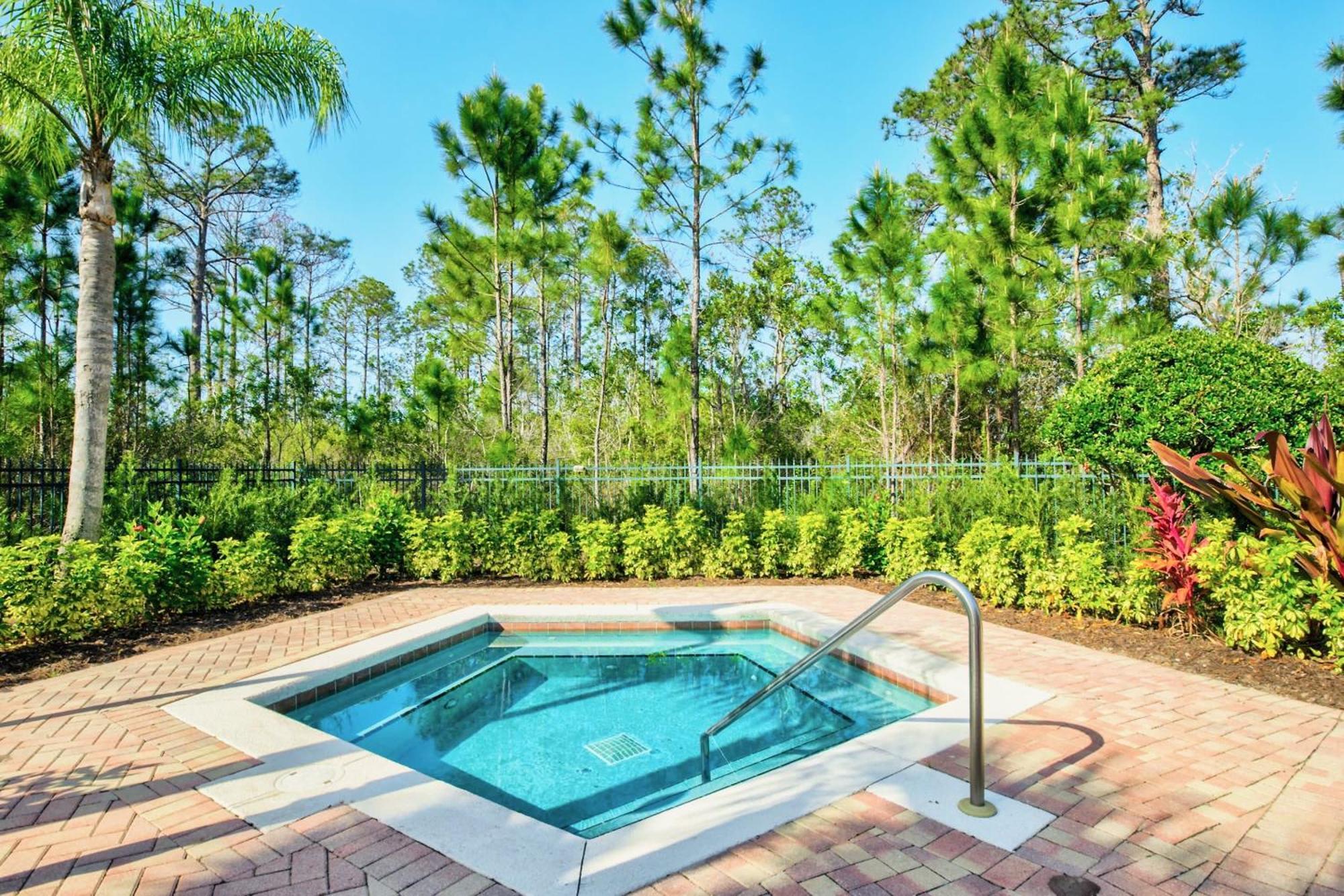 Near - 3br - Pool Ht And Games Holiday home *