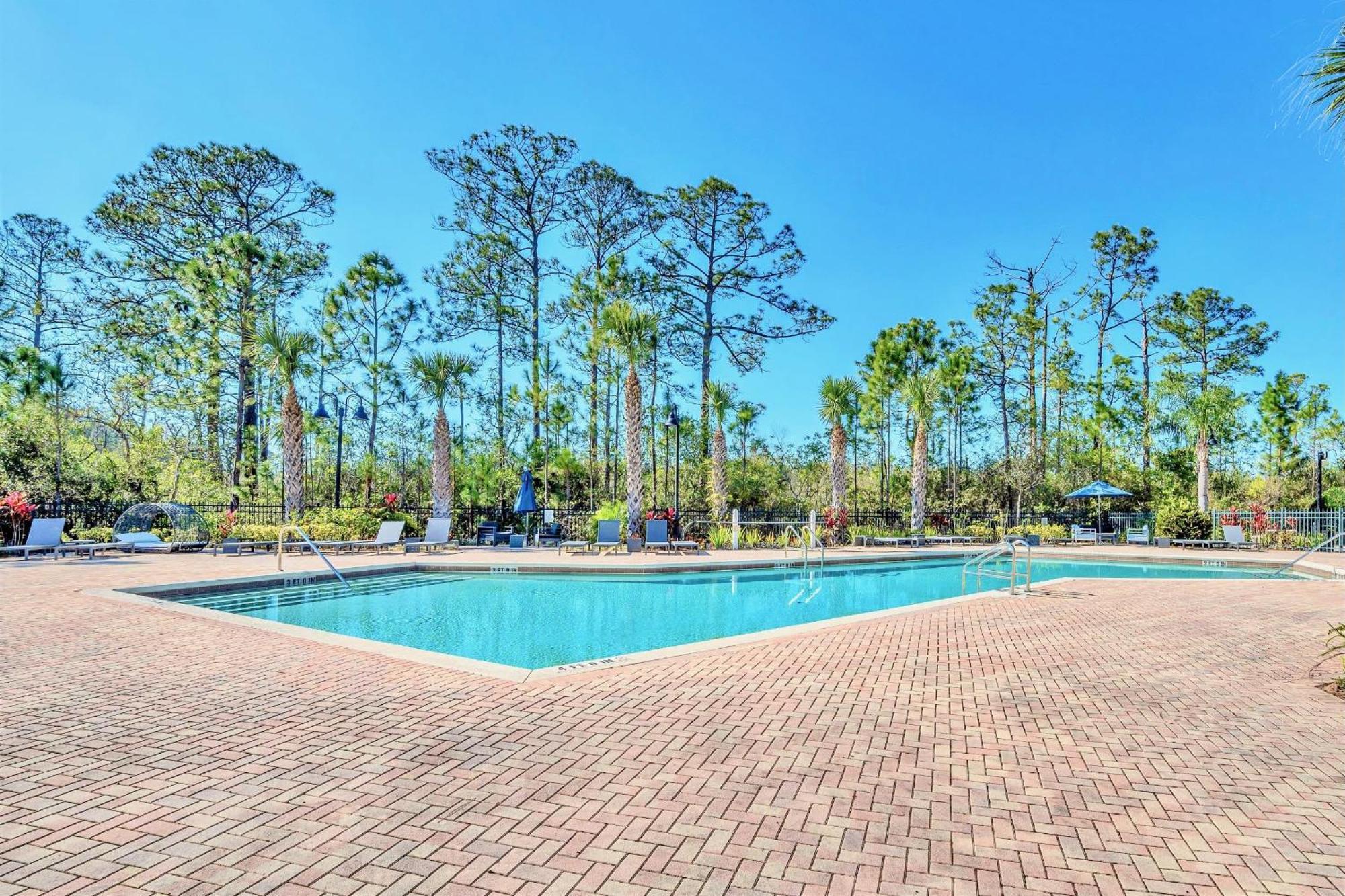 Near - 3br - Pool Ht And Games Holiday home *